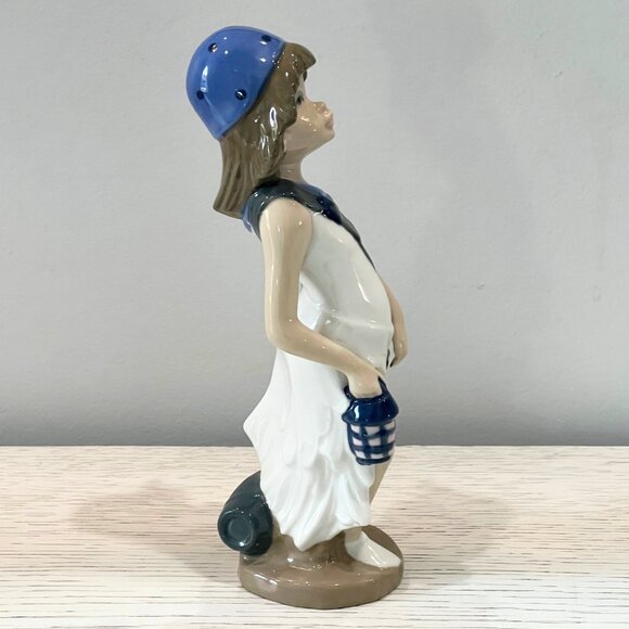 Vintage Casades Pirate Girl Porcelain Figurine - Picture 6 of 7